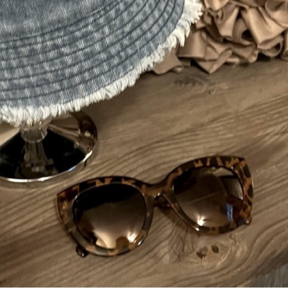 Thomas James Animal Tortoise Print Frame Sun Glasses AND Denim Fringe Bucket Hat
